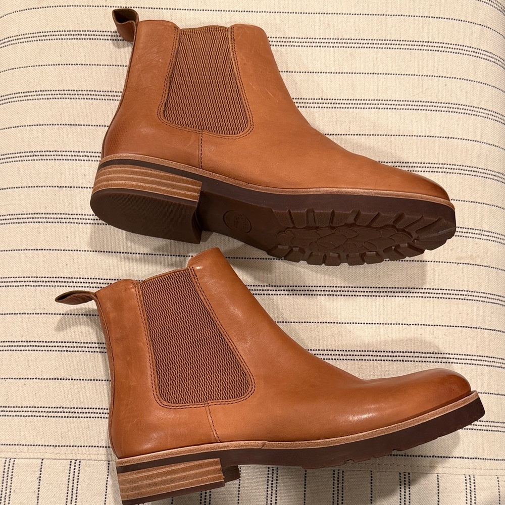 Tan Leather Chelsea Boots Kork-Ease. New!